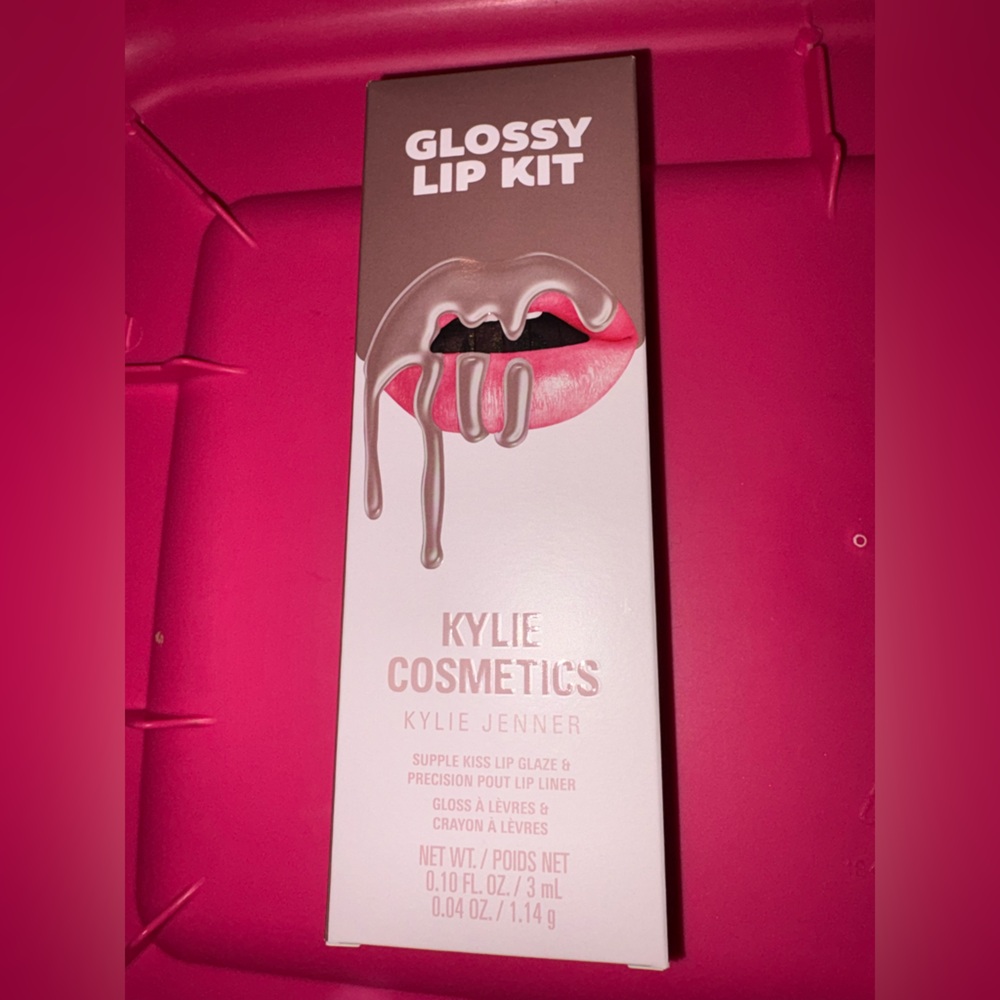 Kylie Cosmetics Glossy Lip Kit